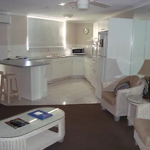 grosvenor-beachfront-apartments.queenslandhotels.net/